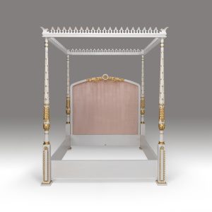 The Chippendale Oakleaf Bed