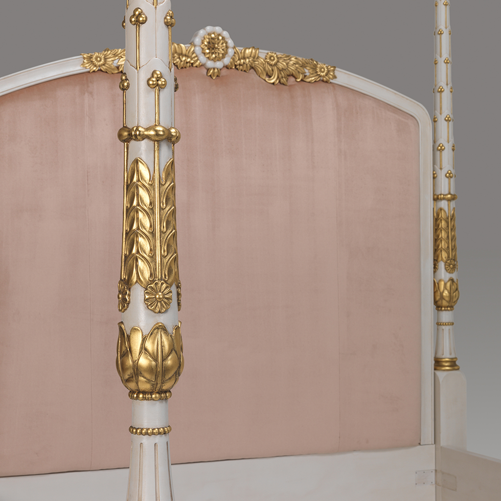 The Chippendale Oakleaf Bed - Image 4